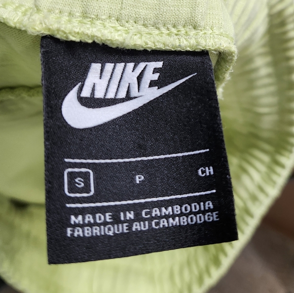 Like new, Nike pants, size small. Final Price Reduction. - Picture 11 of 12